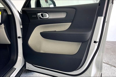 2026 Volvo XC40 B5 Ultra