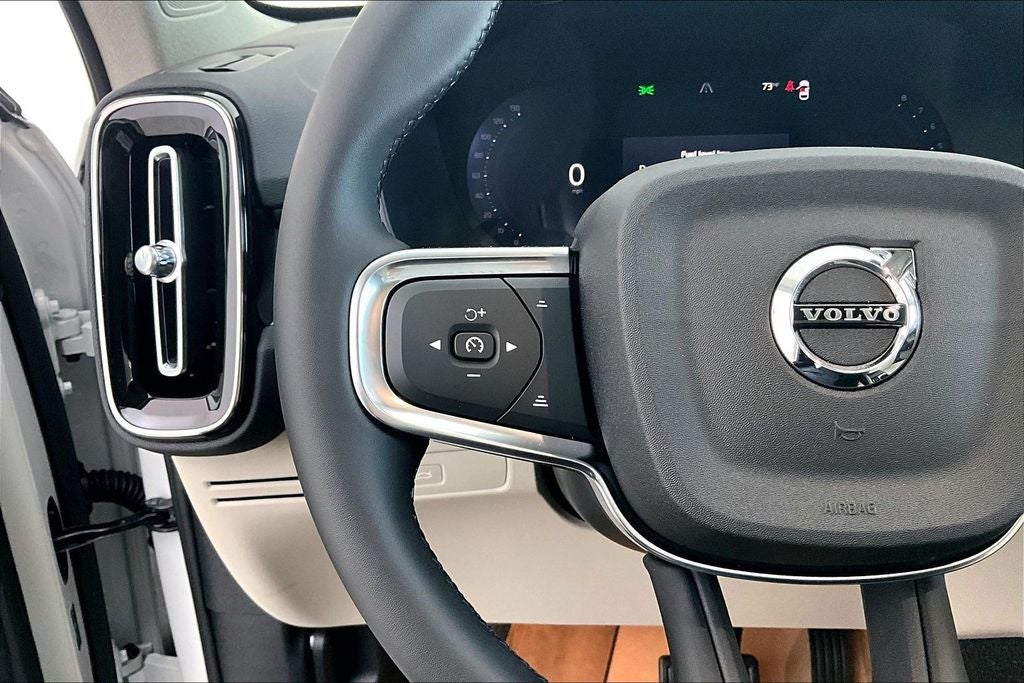 2026 Volvo XC40 B5 Ultra