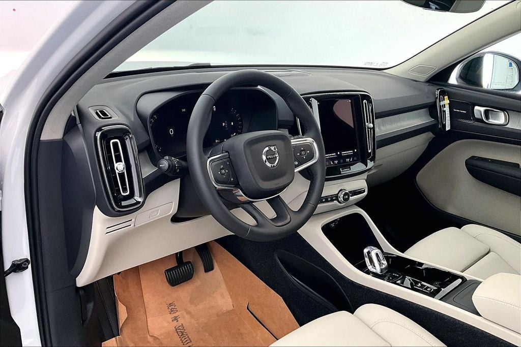 2026 Volvo XC40 B5 Ultra