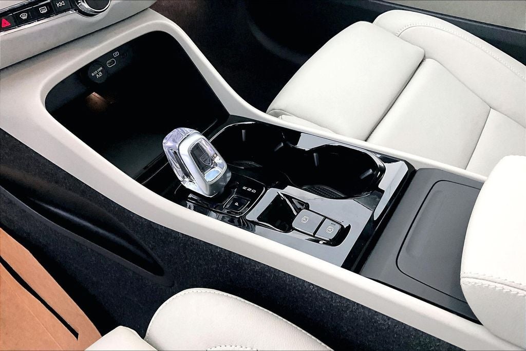 2026 Volvo XC40 B5 Ultra