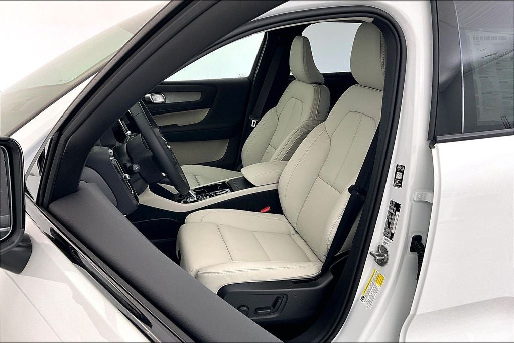 2026 Volvo XC40 B5 Ultra