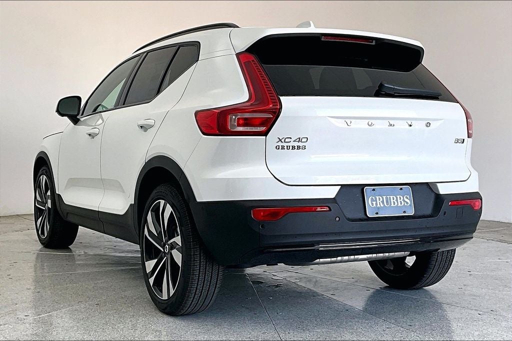 2026 Volvo XC40 B5 Ultra