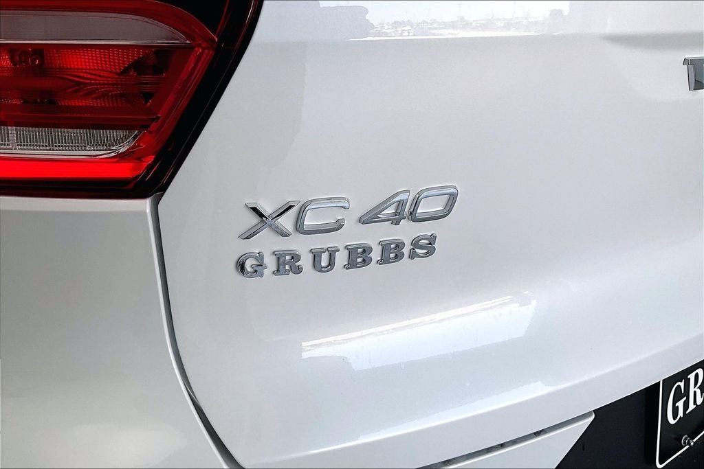 2026 Volvo XC40 B5 Ultra