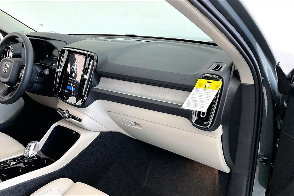 2026 Volvo XC40 B5 Ultra