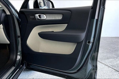 2026 Volvo XC40 B5 Ultra