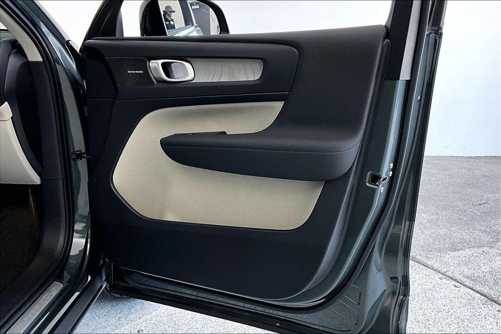 2026 Volvo XC40 B5 Ultra