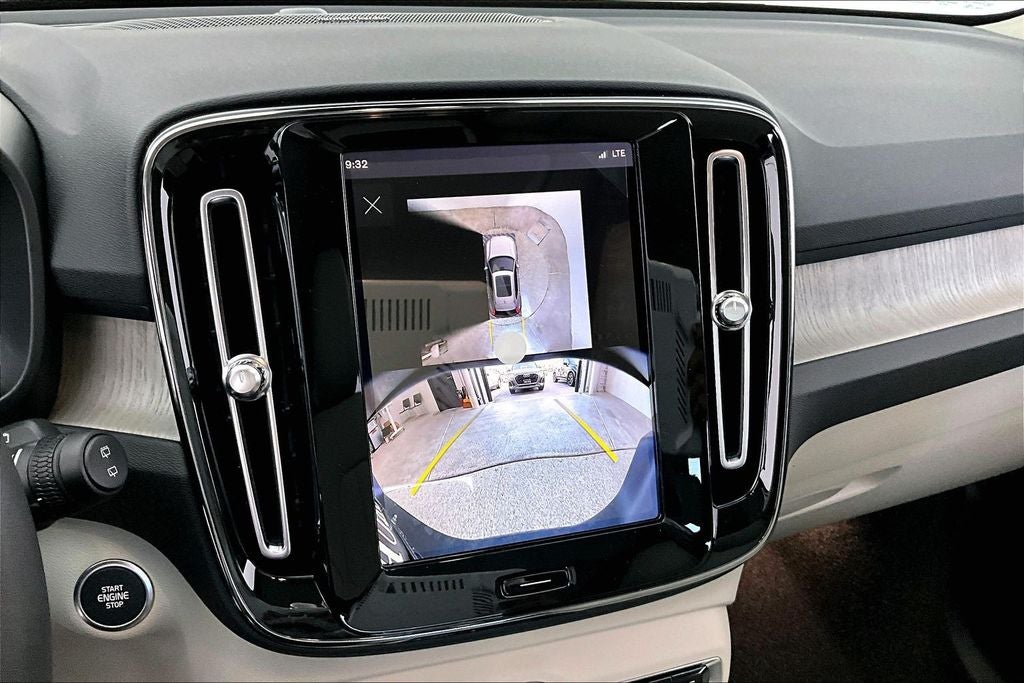 2026 Volvo XC40 B5 Ultra