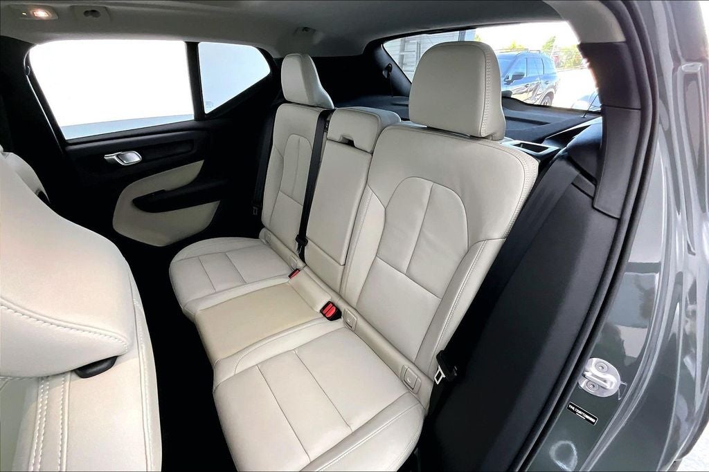 2026 Volvo XC40 B5 Ultra