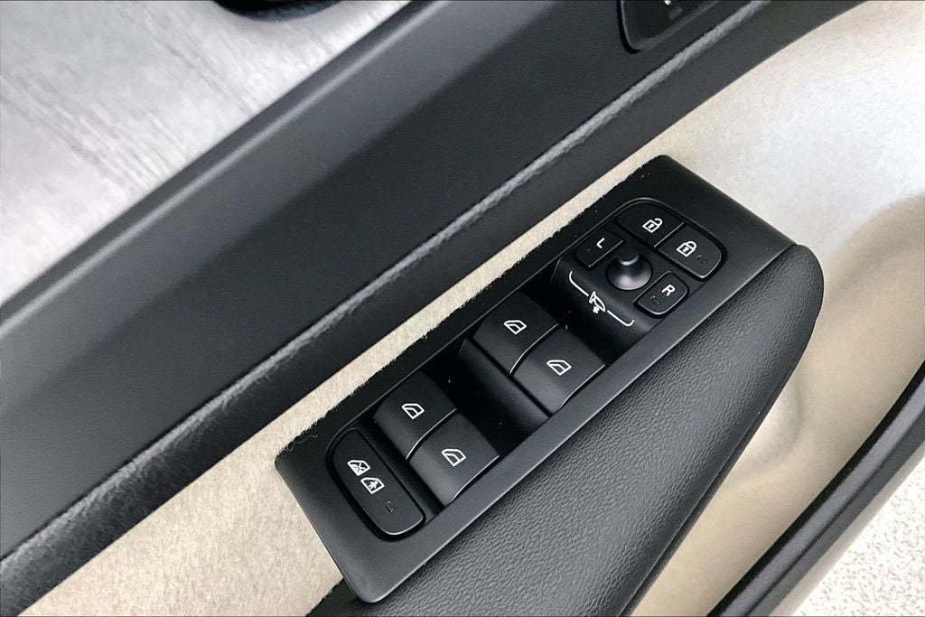 2026 Volvo XC40 B5 Ultra
