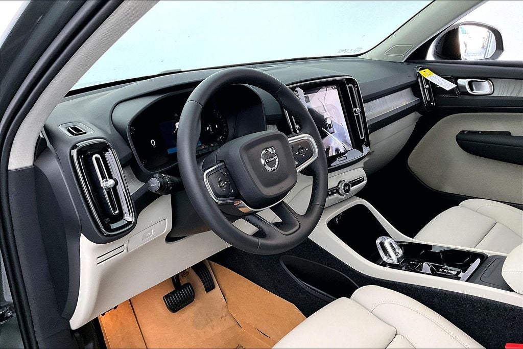 2026 Volvo XC40 B5 Ultra