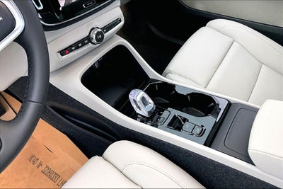 2026 Volvo XC40 B5 Ultra