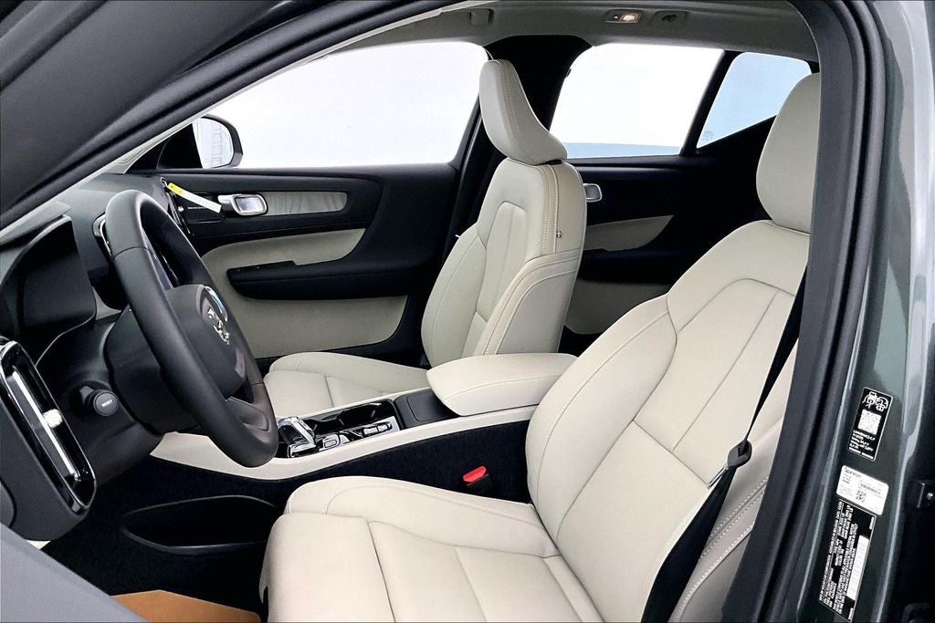 2026 Volvo XC40 B5 Ultra