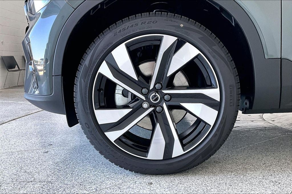 2026 Volvo XC40 B5 Ultra