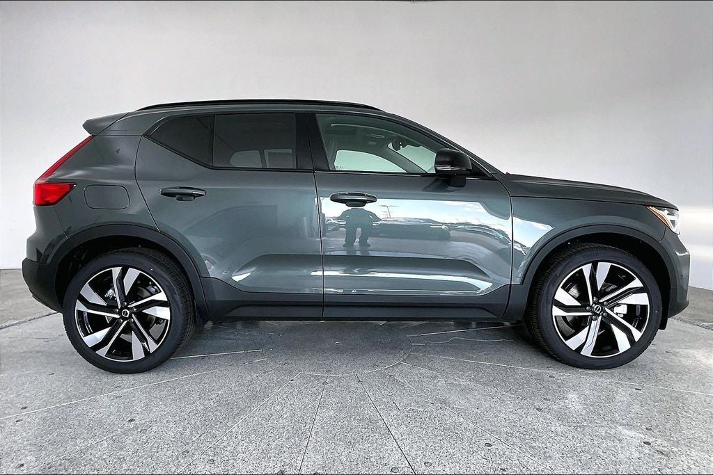 2026 Volvo XC40 B5 Ultra