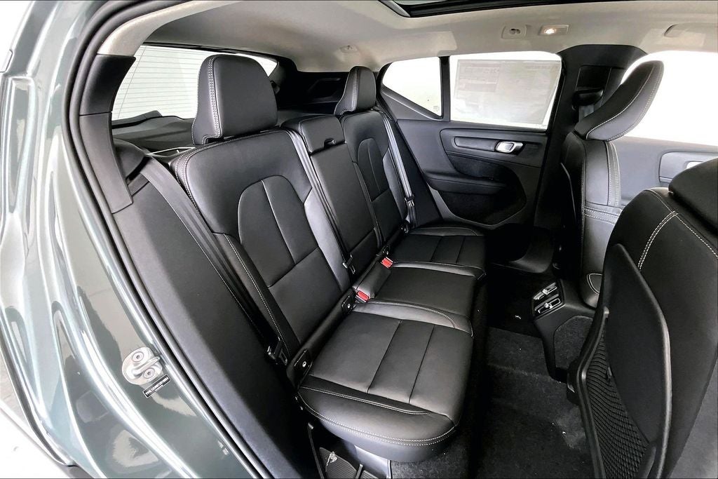 2026 Volvo XC40 B5 Ultra