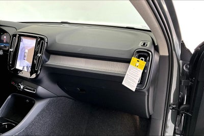 2026 Volvo XC40 B5 Ultra