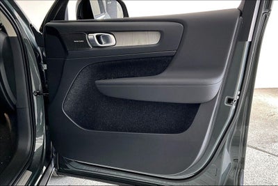 2026 Volvo XC40 B5 Ultra