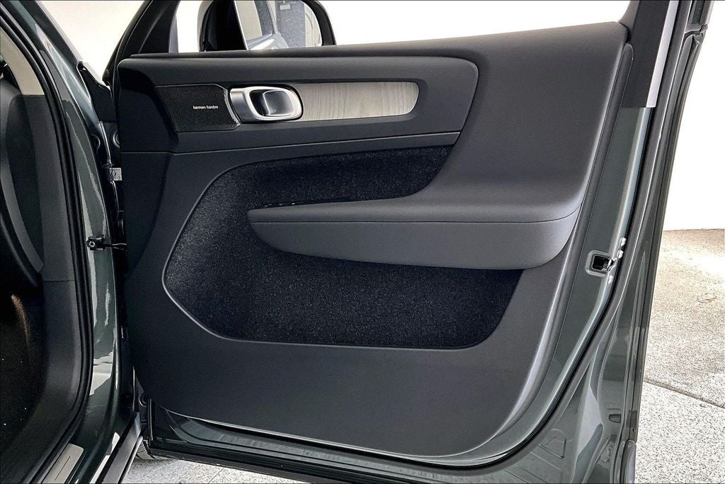 2026 Volvo XC40 B5 Ultra