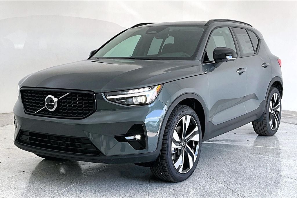 2026 Volvo XC40 B5 Ultra