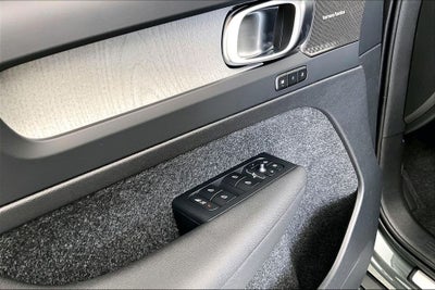 2026 Volvo XC40 B5 Ultra