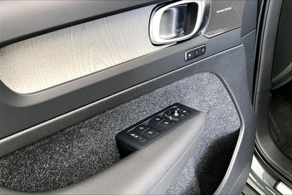 2026 Volvo XC40 B5 Ultra