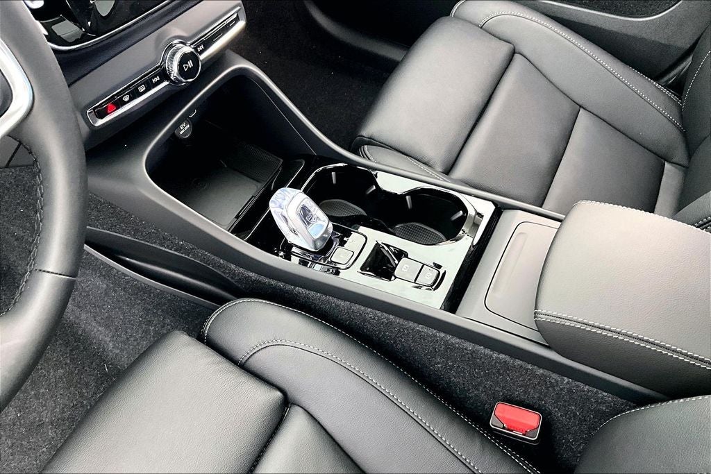 2026 Volvo XC40 B5 Ultra