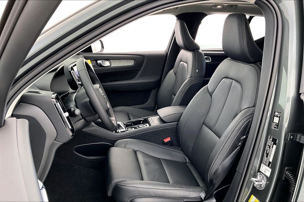 2026 Volvo XC40 B5 Ultra