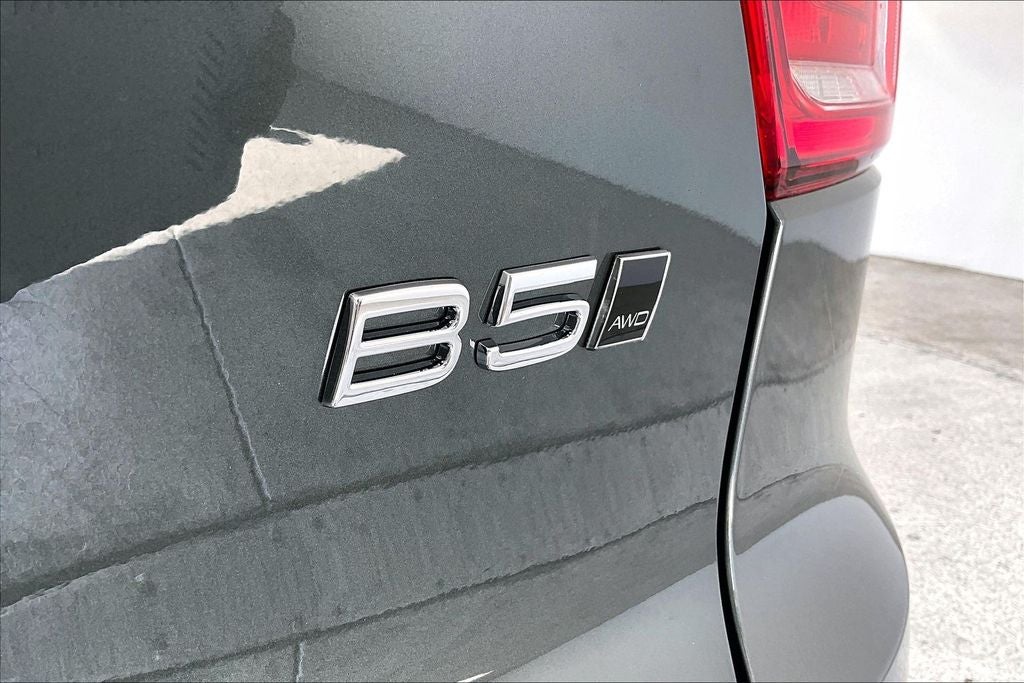 2026 Volvo XC40 B5 Ultra