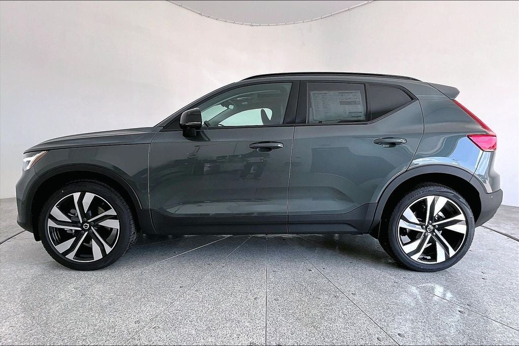 2026 Volvo XC40 B5 Ultra