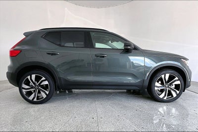 2026 Volvo XC40 B5 Ultra