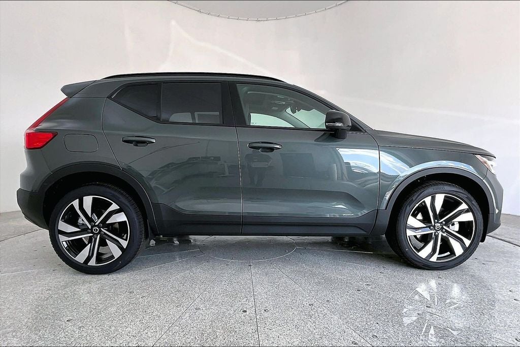 2026 Volvo XC40 B5 Ultra