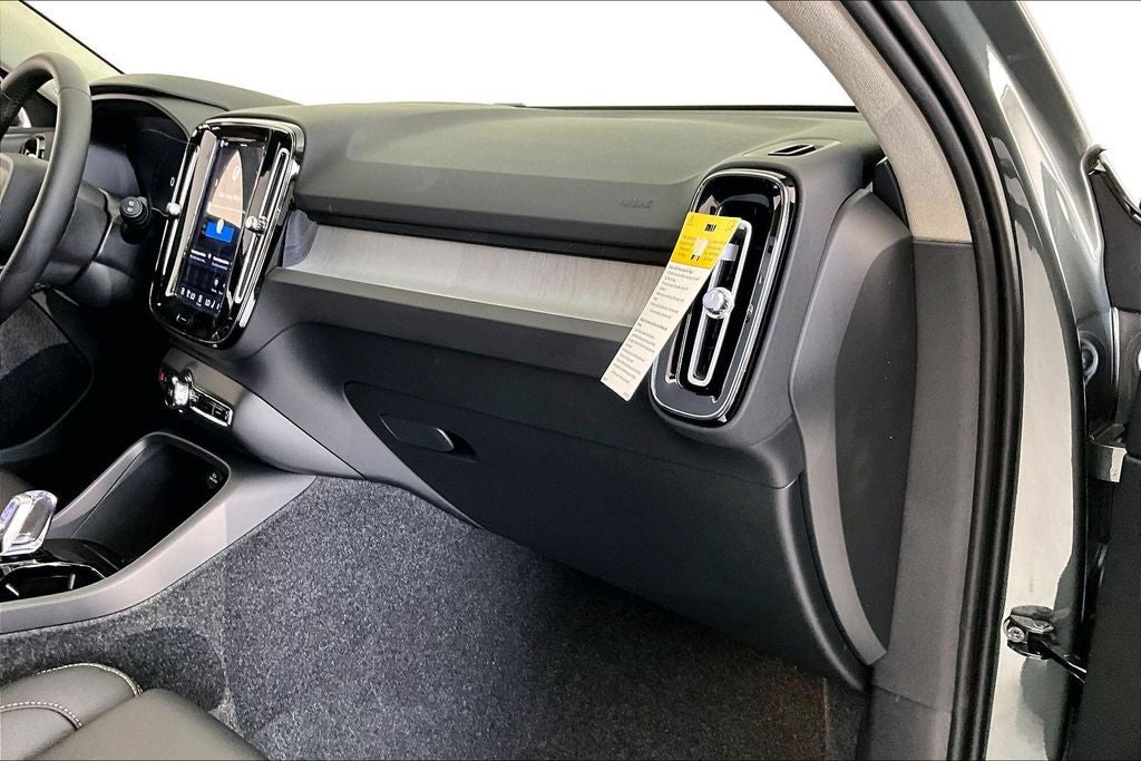 2026 Volvo XC40 B5 Ultra