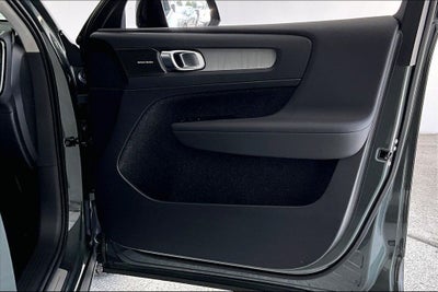 2026 Volvo XC40 B5 Ultra