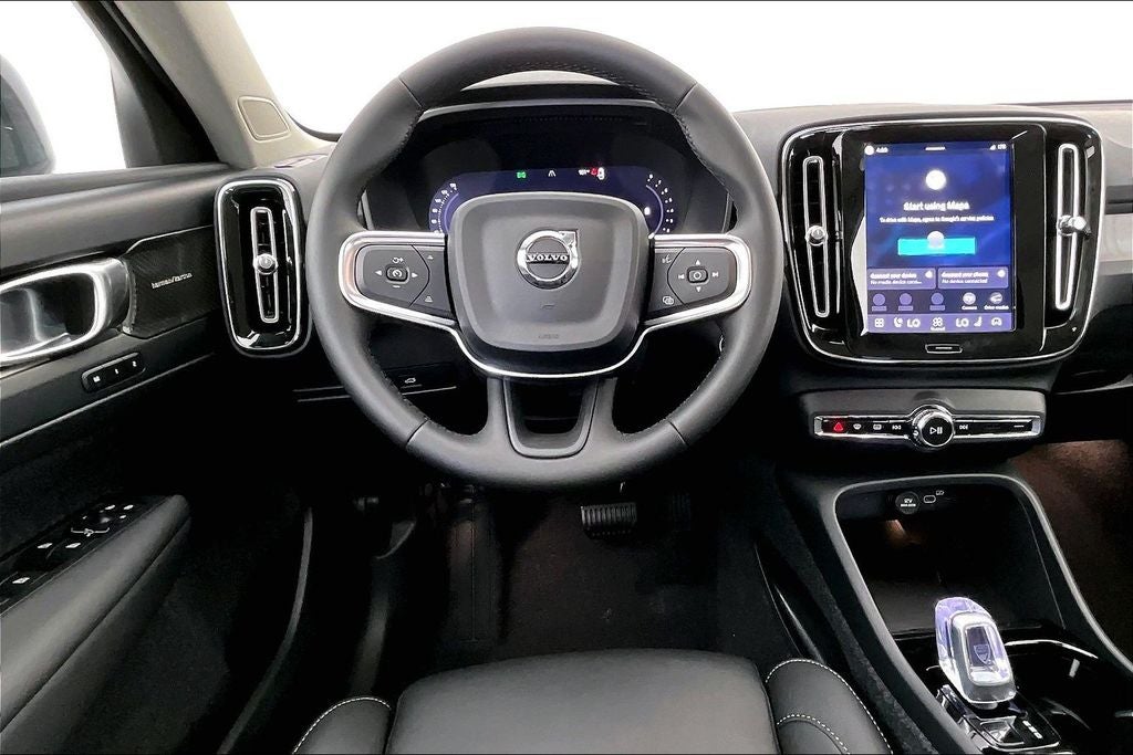 2026 Volvo XC40 B5 Ultra