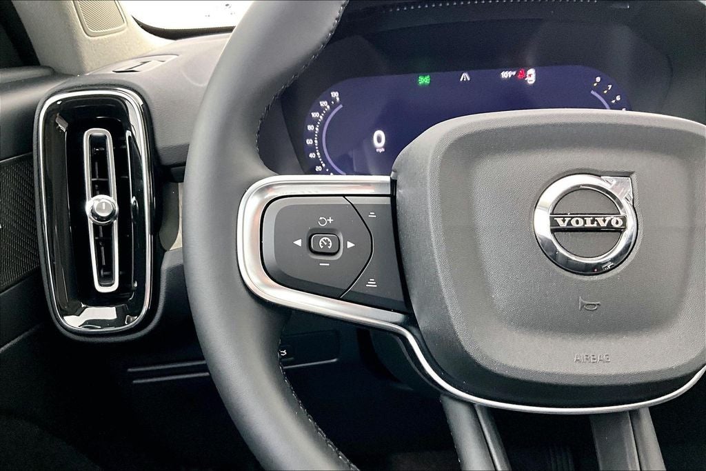 2026 Volvo XC40 B5 Ultra