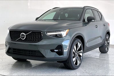 2026 Volvo XC40 B5 Ultra