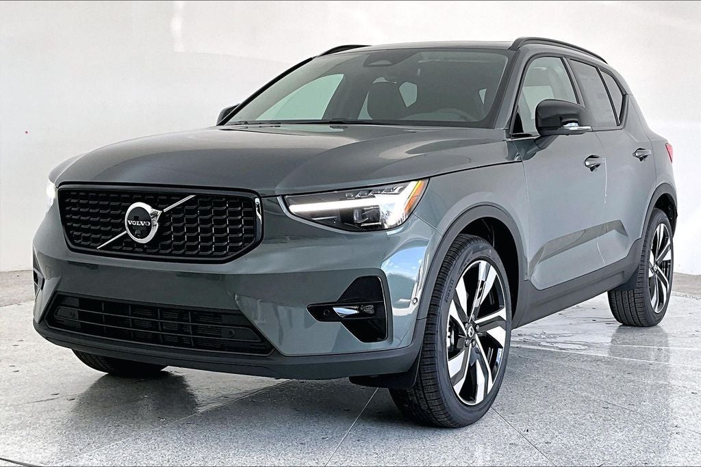 2026 Volvo XC40 B5 Ultra