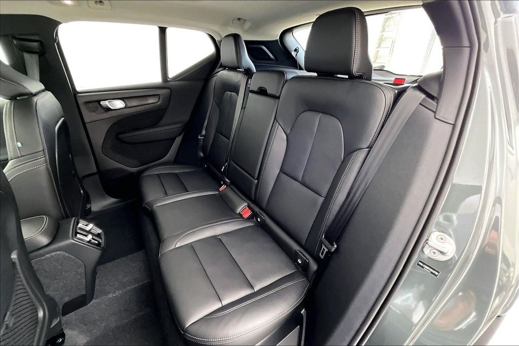 2026 Volvo XC40 B5 Ultra