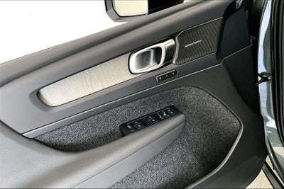 2026 Volvo XC40 B5 Ultra