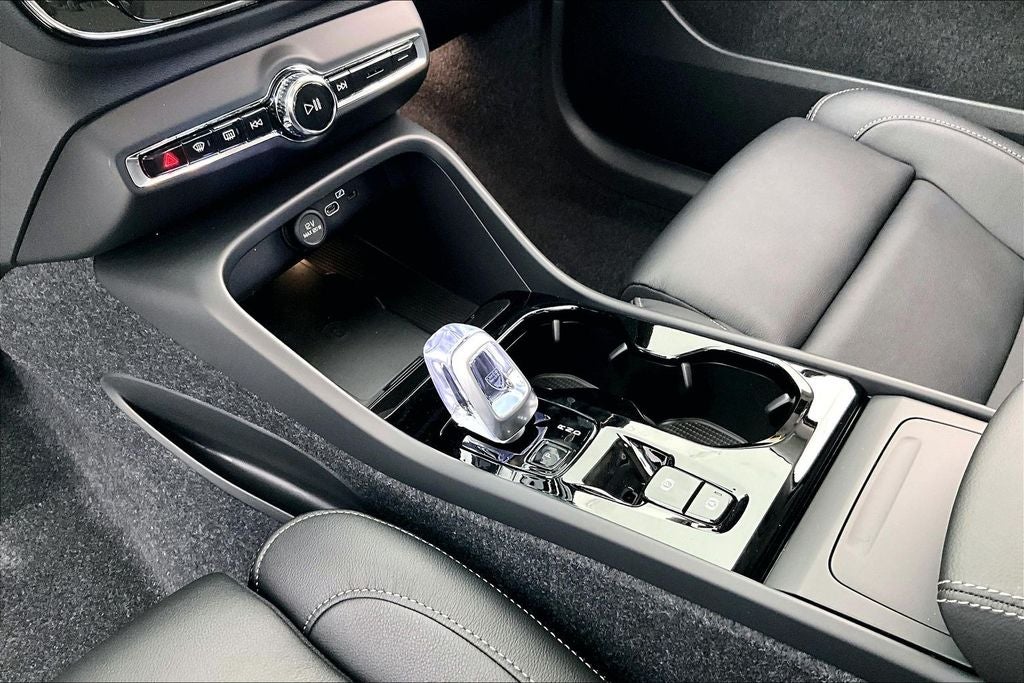 2026 Volvo XC40 B5 Ultra