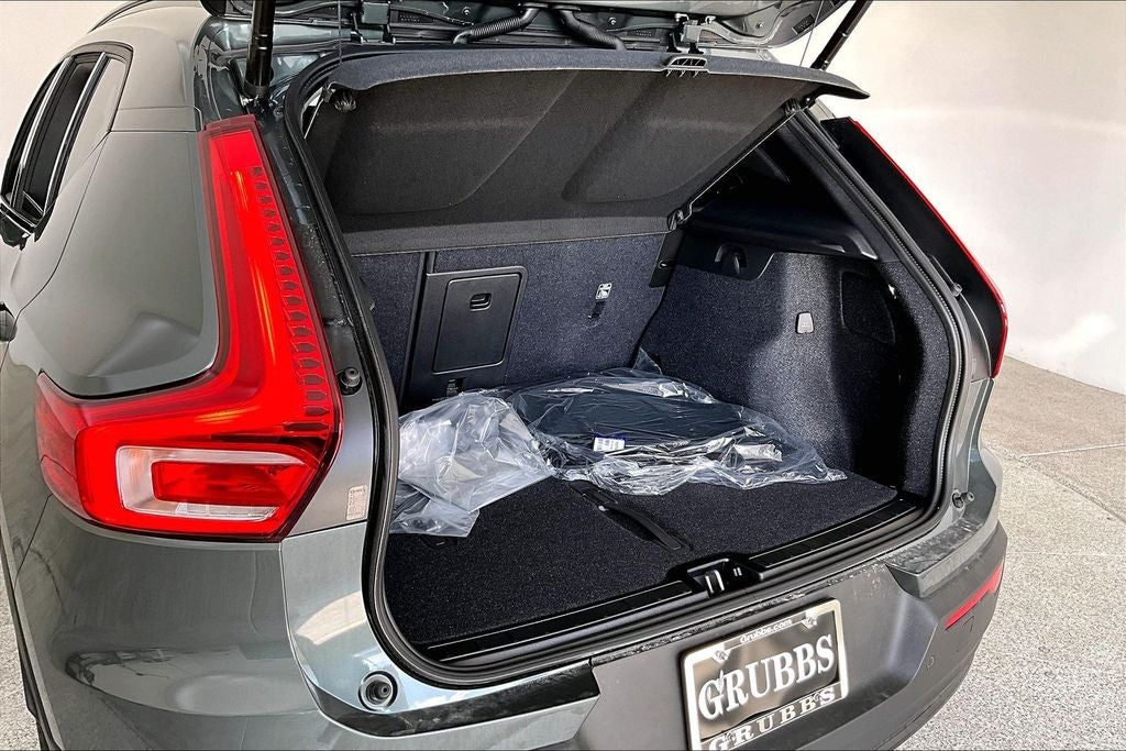 2026 Volvo XC40 B5 Ultra