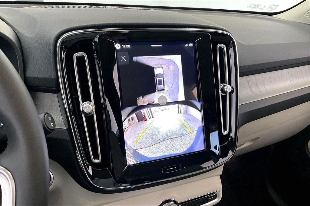 2026 Volvo XC40 B5 Ultra