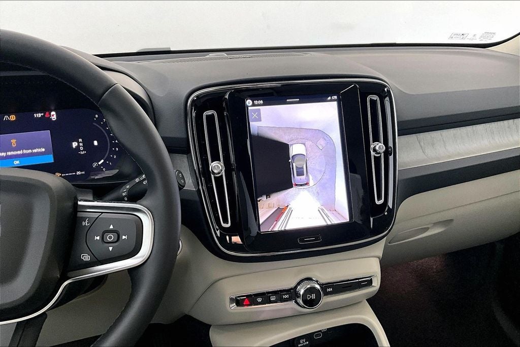 2026 Volvo XC40 B5 Ultra