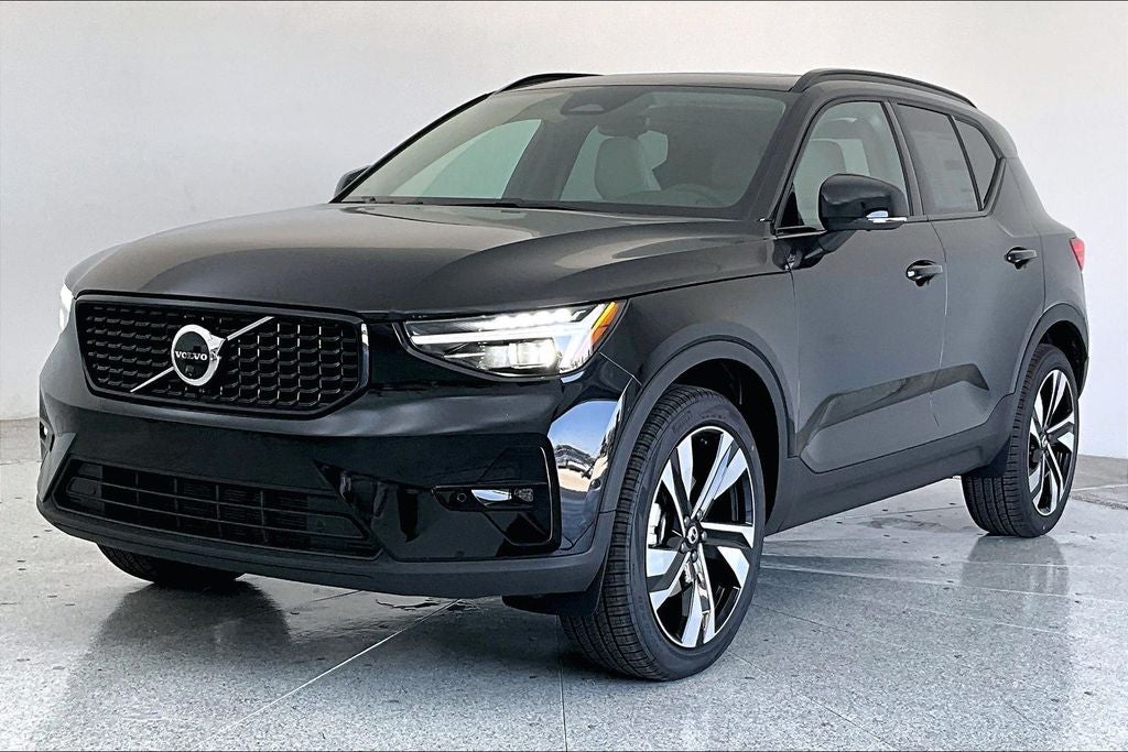 2026 Volvo XC40 B5 Ultra