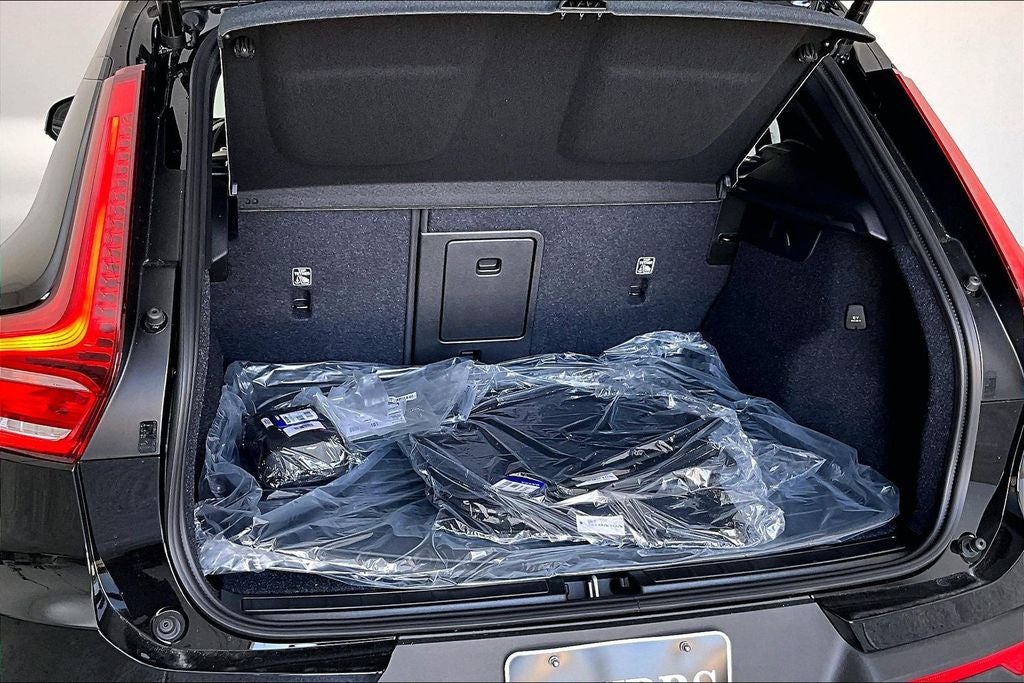 2026 Volvo XC40 B5 Ultra