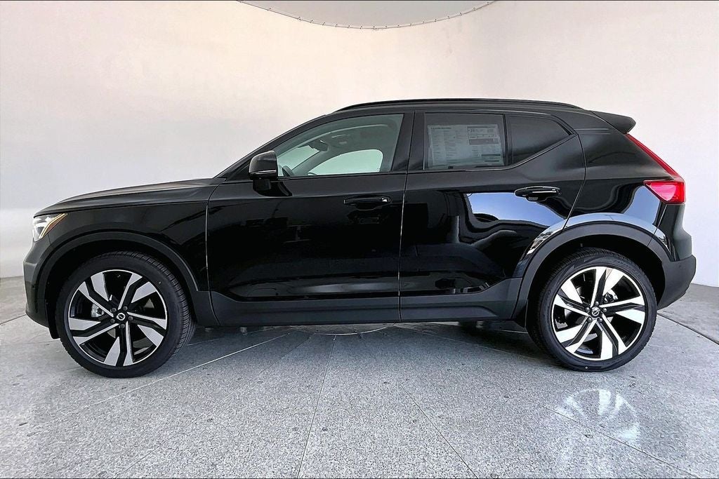 2026 Volvo XC40 B5 Ultra