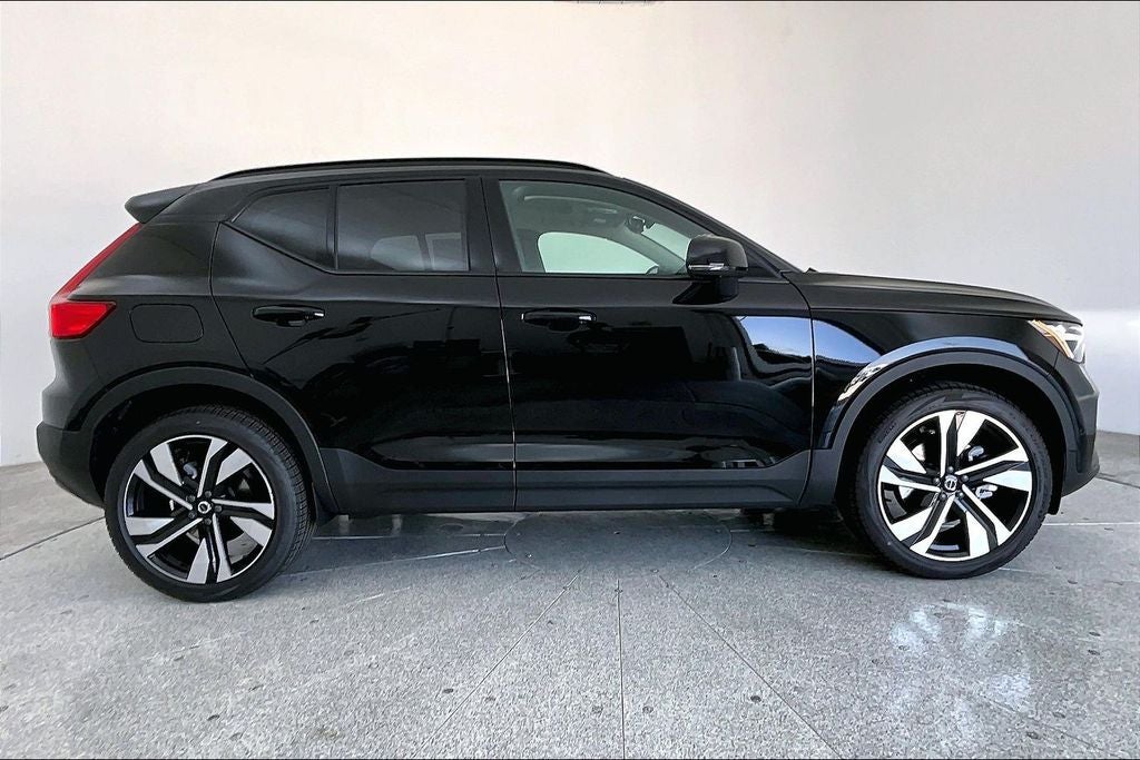 2026 Volvo XC40 B5 Ultra