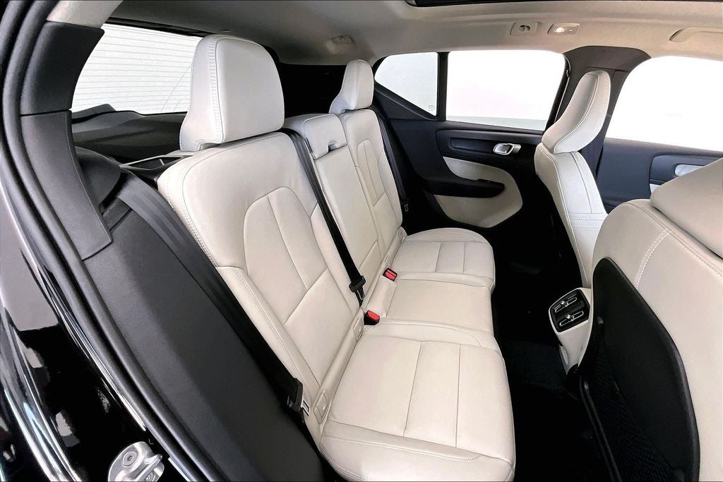 2026 Volvo XC40 B5 Ultra