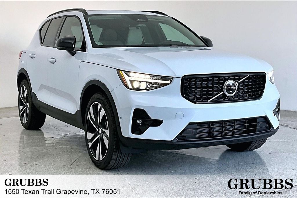 2026 Volvo XC40 B5 Ultra