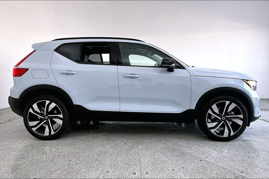 2026 Volvo XC40 B5 Ultra